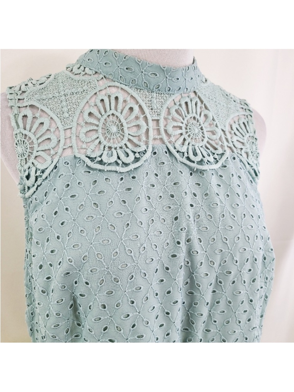 ASOS DESIGN high neck sleeveless pleated lace midi dress sage green size 10 - Picture 4 of 7